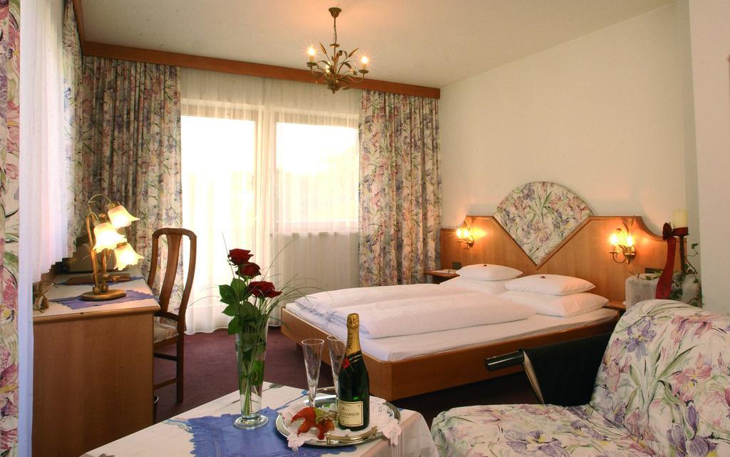 Hotel Alpina Nature-Wellness Веннс Екстер'єр фото